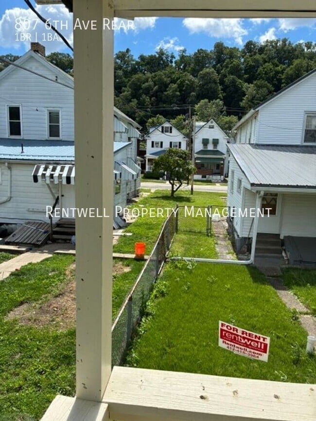 Building Photo - 807 6th Ave