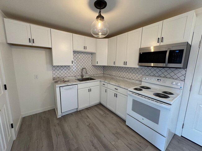 Building Photo - 2 Bedroom Across From McFerrin Park