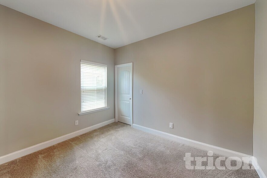 Building Photo - 115 Orchard Ln