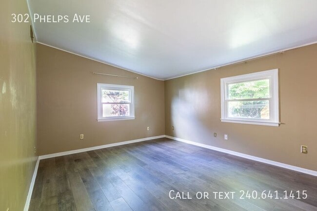 Building Photo - 302 Phelps Ave