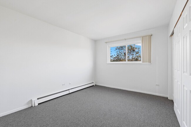 Building Photo - 8970 N Parkside Ave