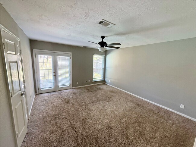 Building Photo - 15914 Mill Hollow Dr