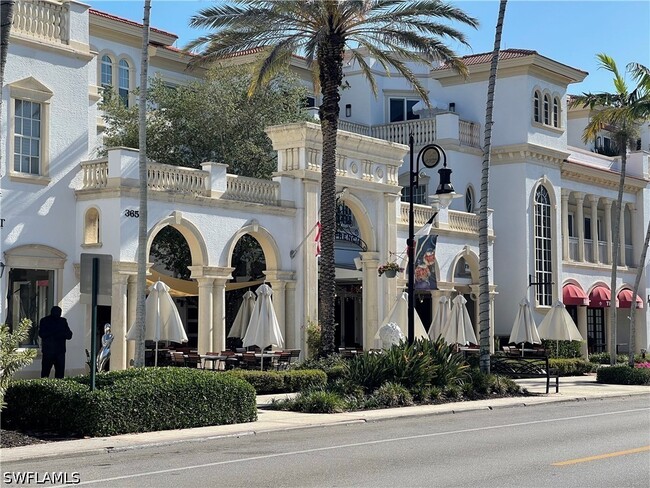 Building Photo - 254 6th Ave S