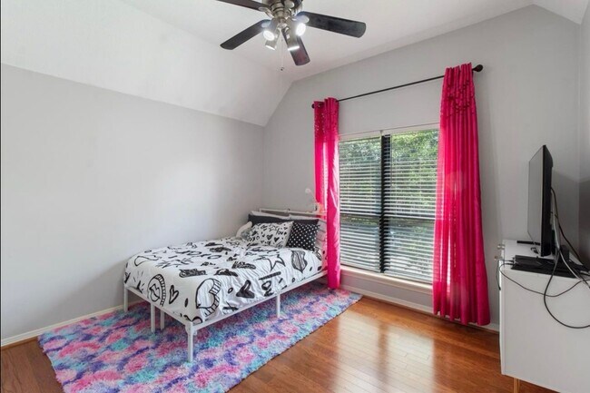 Building Photo - 18234 Knotty Green Dr