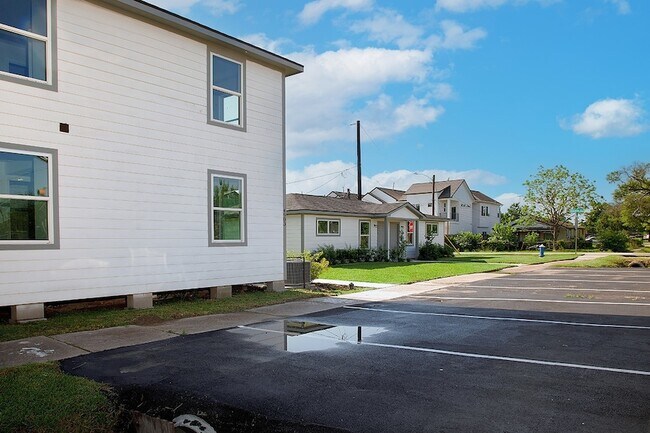 Building Photo - 4903 Noble St