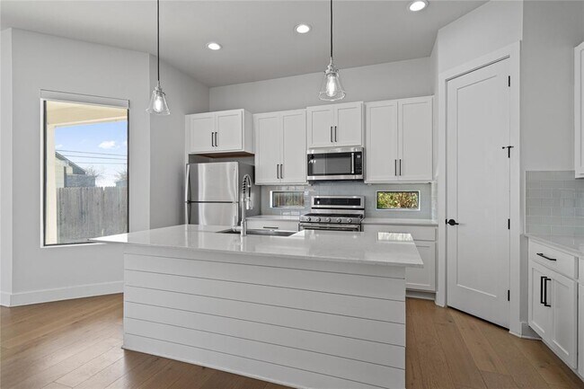 Building Photo - 409 Delmar Ave