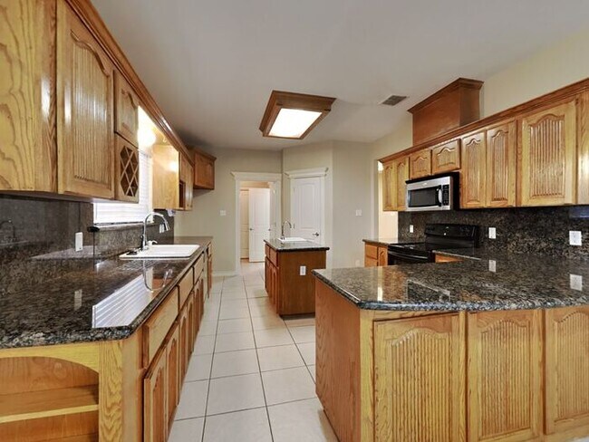 Building Photo - *No Application Fee* *$500 off First Month...