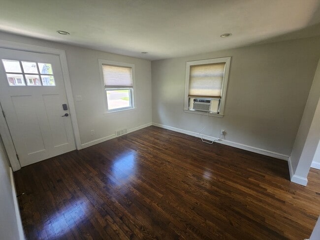 Building Photo - 429 Forest St