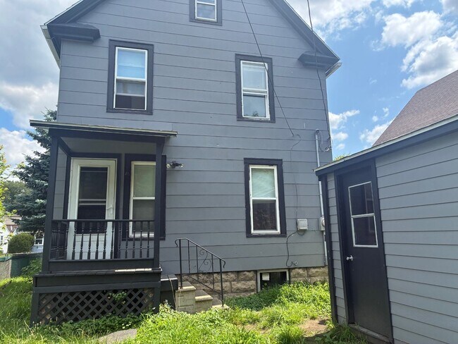 Building Photo - 118 Floral Ct