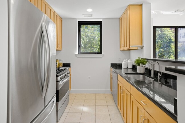 Building Photo - The Hartford | 2 Bed | 2 Bath | 1,100 Sf | 1 Private Balcony | 1 Garage Parking