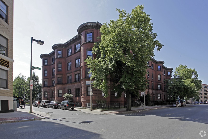 Primary Photo - Hemenway Apartments