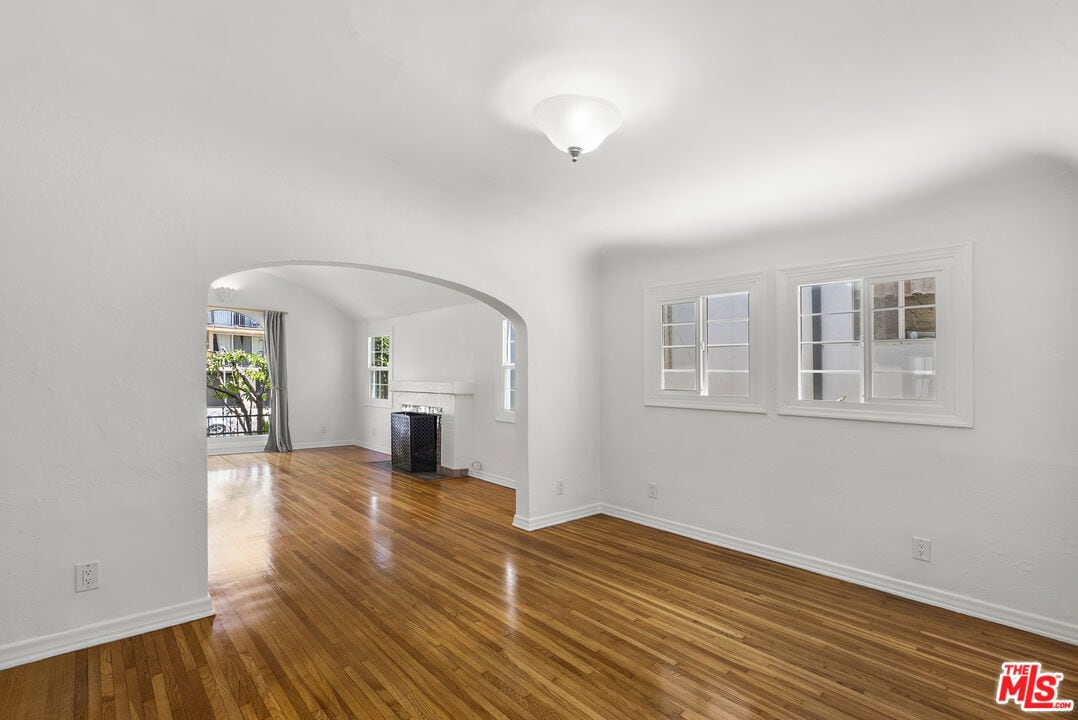 Building Photo - 515 N Kings Rd