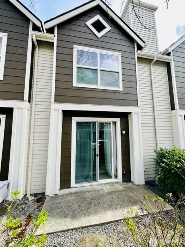 Building Photo - 2bd/2ba Lynnwood Townhome