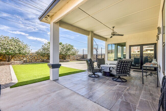Building Photo - We have a beautiful home fully furnished with 4 bedroom-2 baths