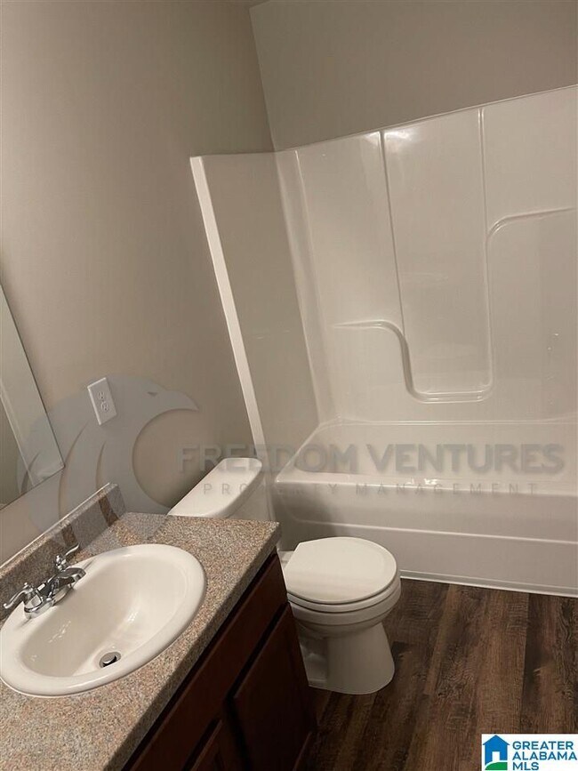 Building Photo - 401 Woodland Trl