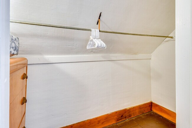 Building Photo - 71 Sanford St