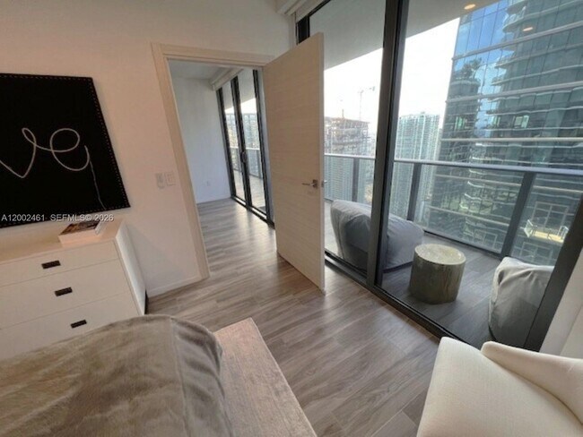 Building Photo - 801 S Miami Ave