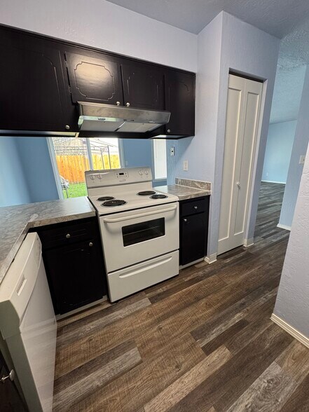 Building Photo - 191 47th Ave SE