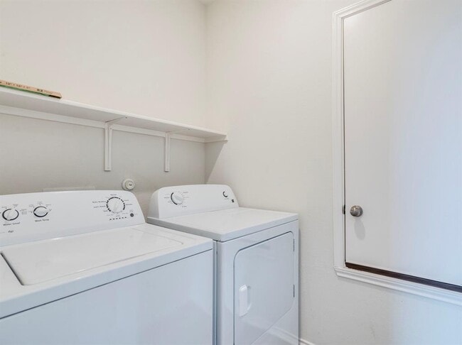 Building Photo - 790 Pepperbark Loop
