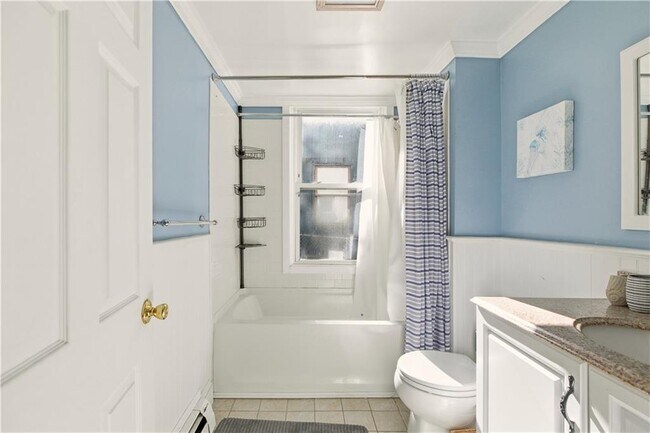 Building Photo - 13 Holland St