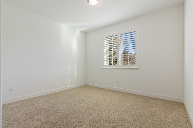 Building Photo - 3012 Vasquez Ct