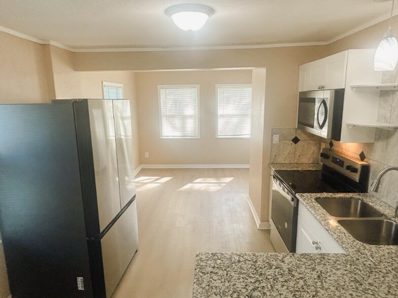 Building Photo - 720 East Harbor Dr S