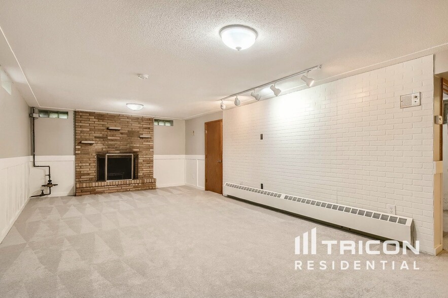 Building Photo - 4721 33rd Ave N
