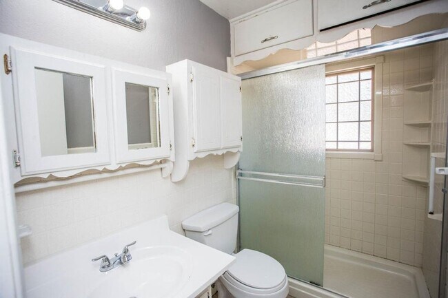 Building Photo - Available Now or for Summer 2025 PreLease!