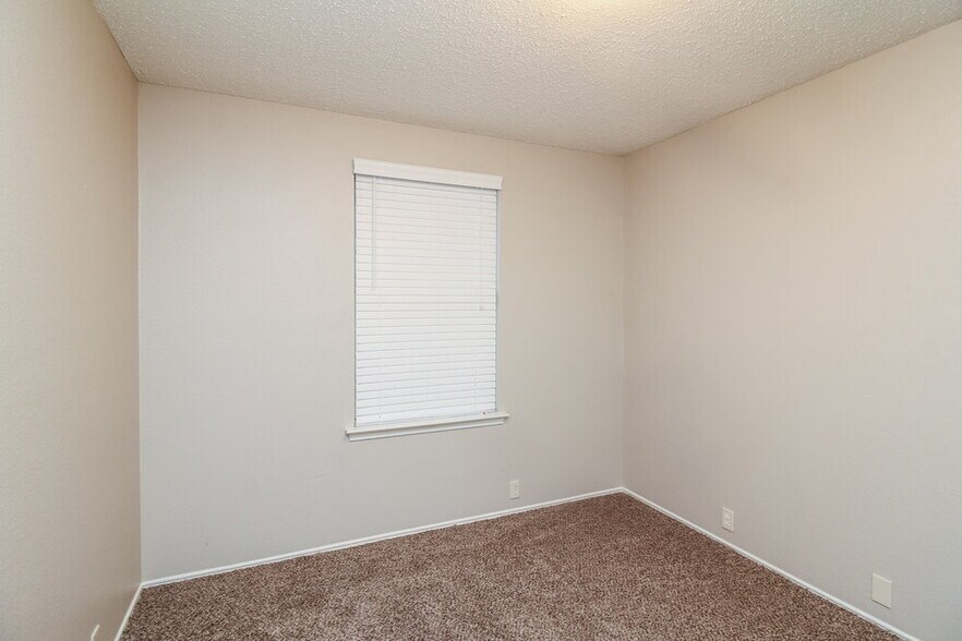 Building Photo - 1616 Columbia Dr