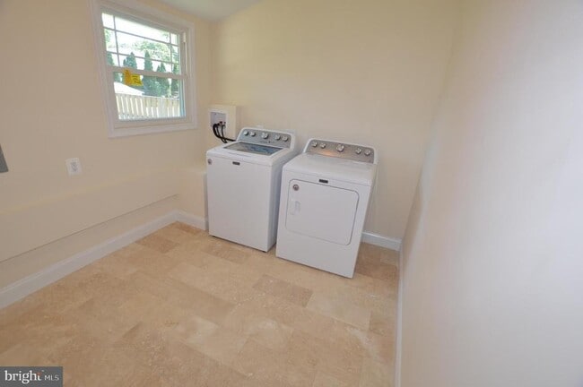 Building Photo - 12328 Chalford Ln