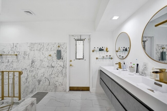 Building Photo - 3630 N 55th Ave