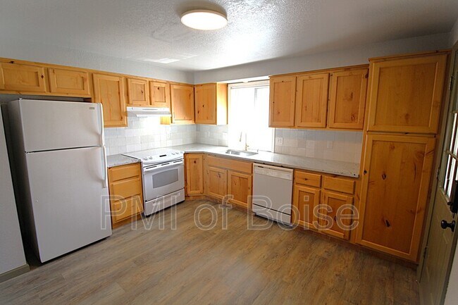 Building Photo - 3357 S Williamsburg Way