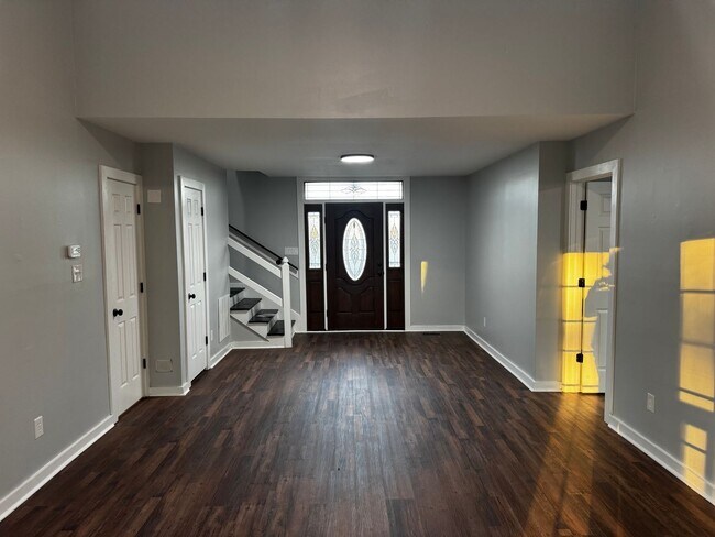 Building Photo - Modern 3BR / 2.5BA Home with Granite Kitchen, Loft and Storage