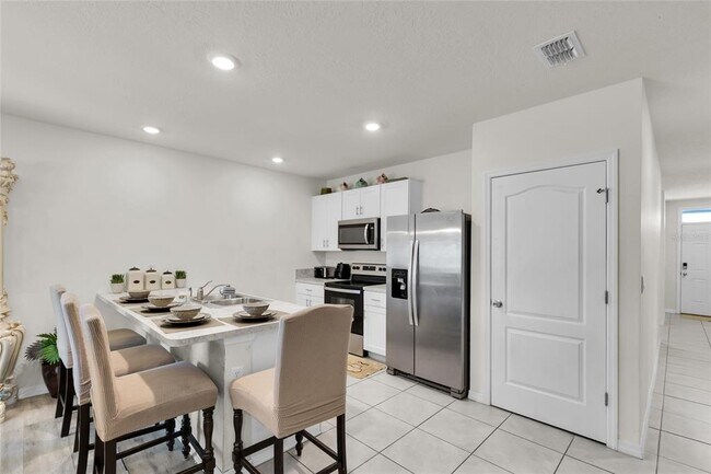Building Photo - 355 Gardenia Ct