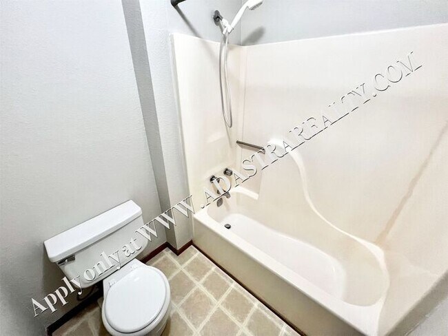 Building Photo - MOVE IN SPECIAL!!! Spacious Duplex in Lee'...