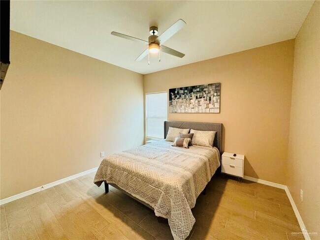 Building Photo - 17 W Driftwood St