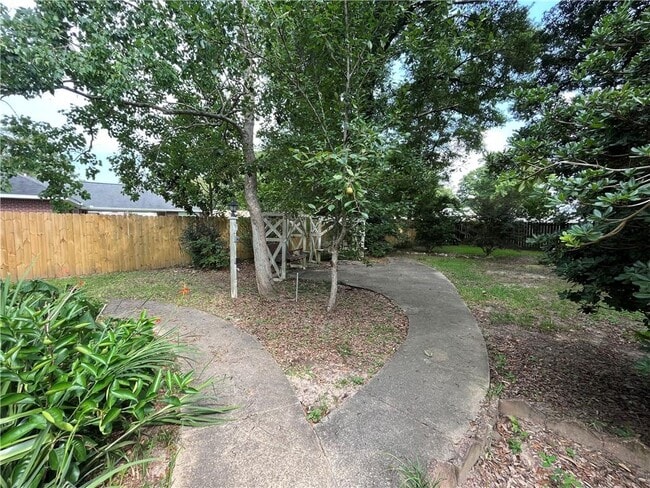 Building Photo - 562 Barcelona Dr