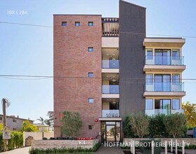 Building Photo - 10806 Blix St