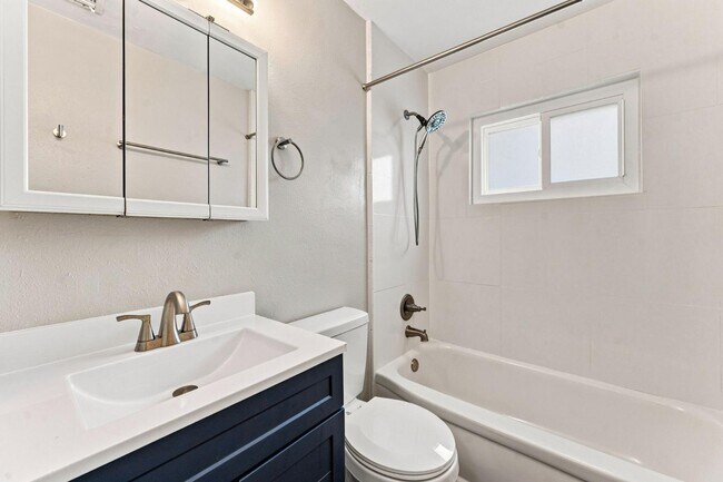 Building Photo - 7235 Orpine Dr N