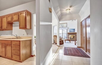 Building Photo - Comfortable Living in a Desirable Area