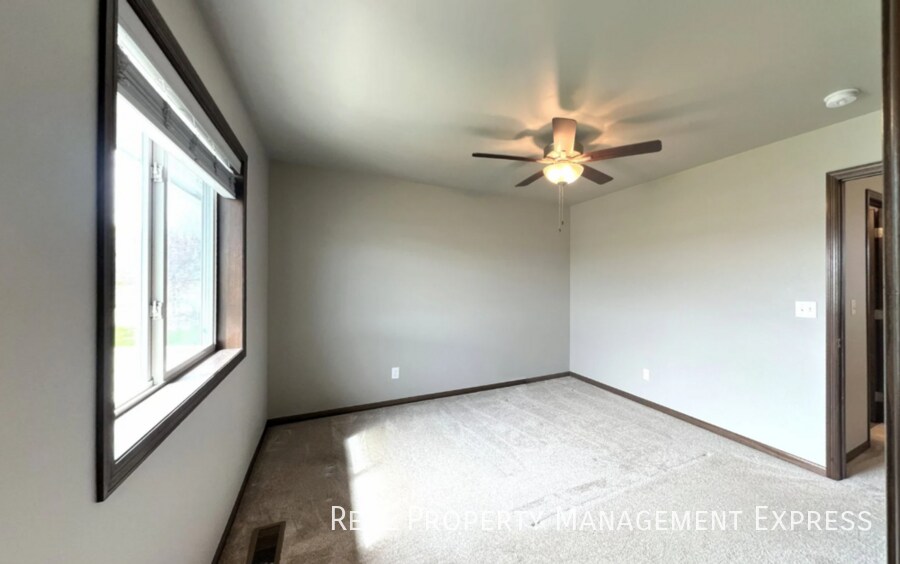 Building Photo - Modern 3 Bed, 2.5 Bath with Loft | Located in Southeast Sioux Falls