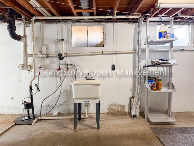 Building Photo - 4 bedroom 2 bath on quiet street in Briarwood