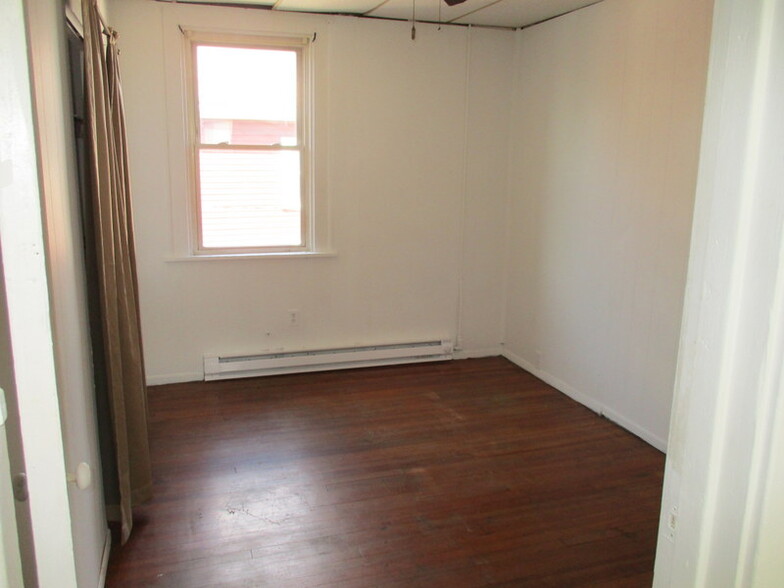Building Photo - 551 8th St