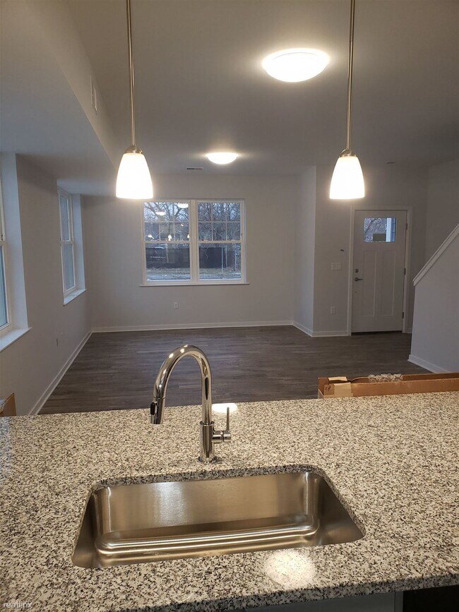 Building Photo - 310 E 3rd St