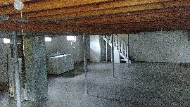 Building Photo - Nice 3BR/1.5BA Brick Ranch Convenient to W...