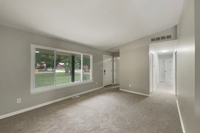 Building Photo - 11299 Messmore Rd