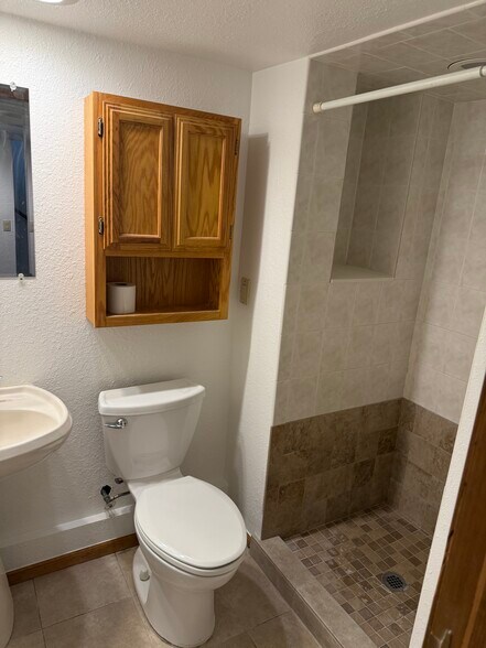 Basement bathroom & shower - 6734 Yarrow St