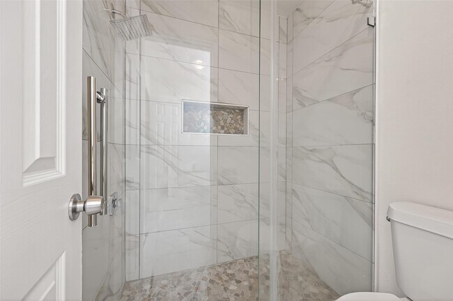 Building Photo - 14914 W Bend Dr