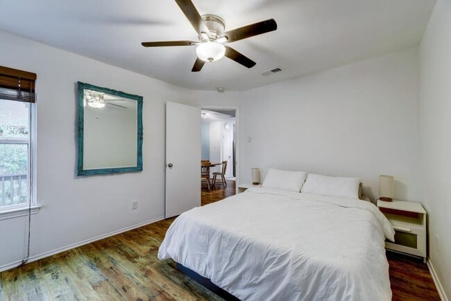 Building Photo - 6002 Baton Rouge Dr