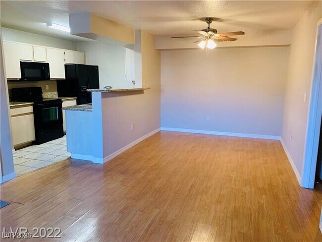 Building Photo - 8101 W Flamingo Rd